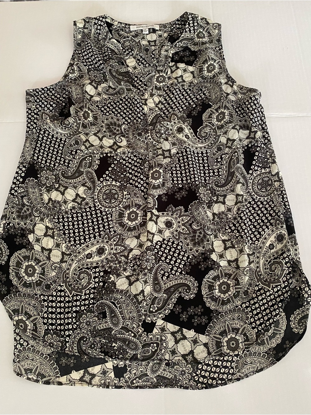 Rose & Olive Sleeveless Paisley Mix Print Tank Top - Black & White